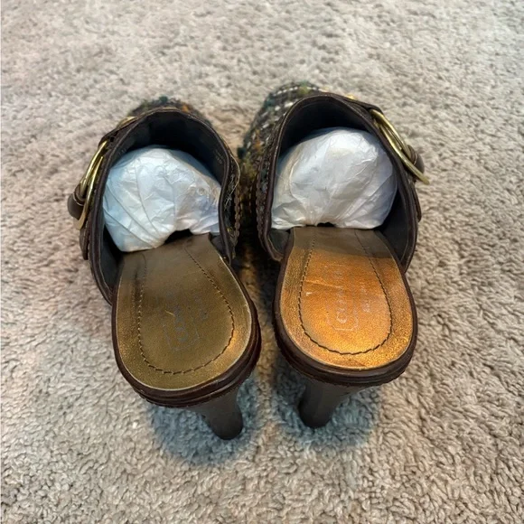 Coach Green and Brown Pumps with Decorative Buckle - Picture 4 of 5